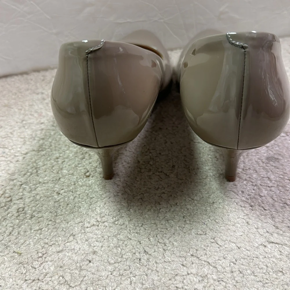 NEW!! Women’s Bally Taupe Patent Leather Kitten Heels Size 7.5M